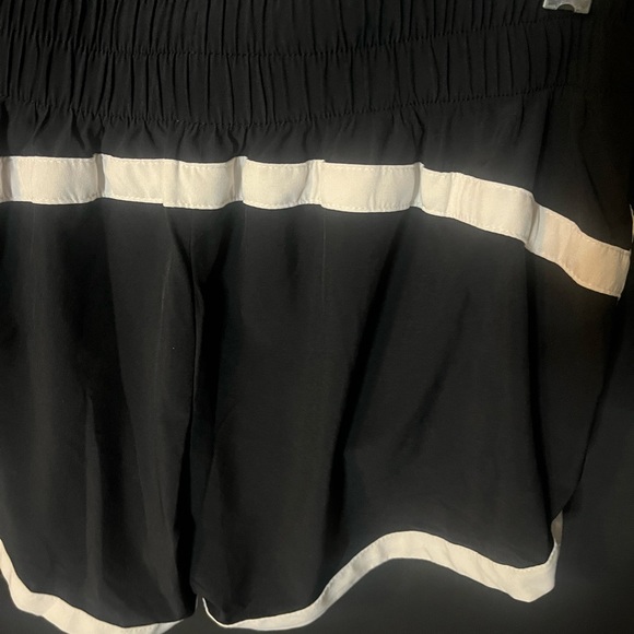 Gap fit workout shorts - Picture 4 of 5